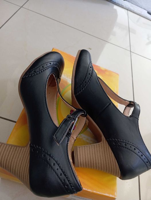 Buty damskie na obcasie