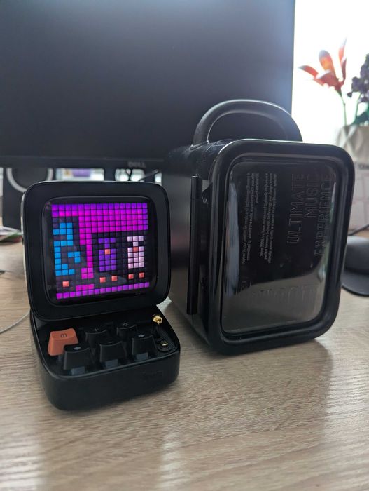 Divoom Ditoo Pro з кейсом