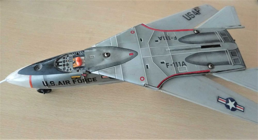 Brinquedo antigo avião a pilhas Grumman F111 T.N Japan