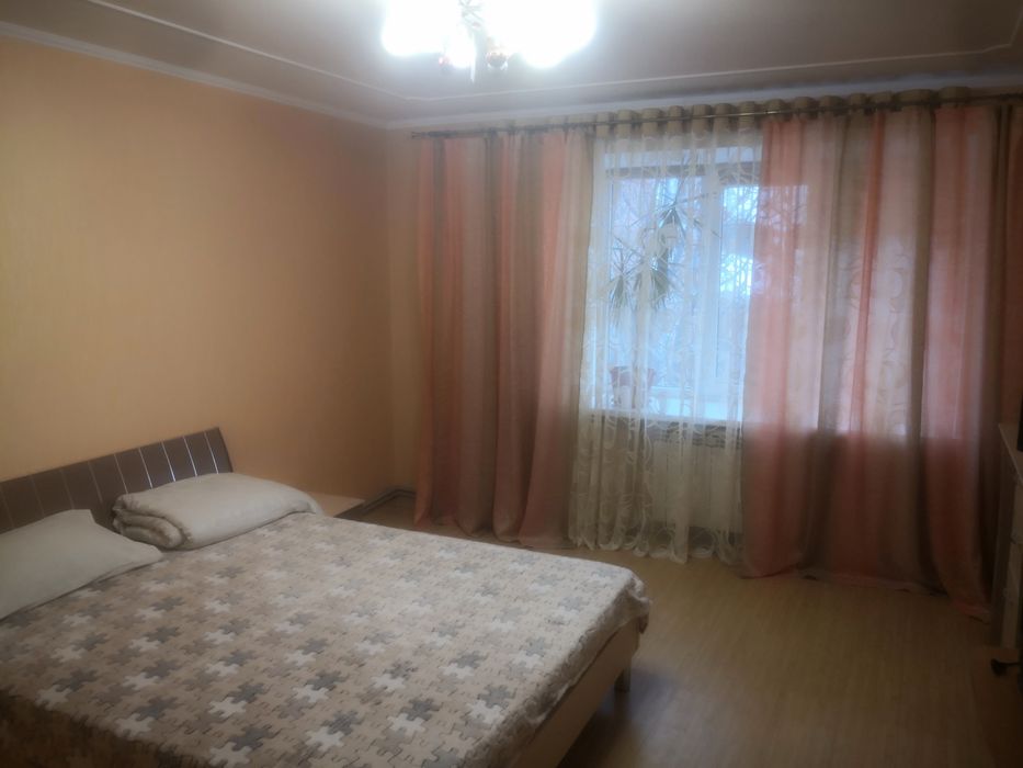 Квартира 1 - 2х комнатная посуточно почасово.