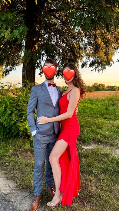 Długa czerwona sukienka