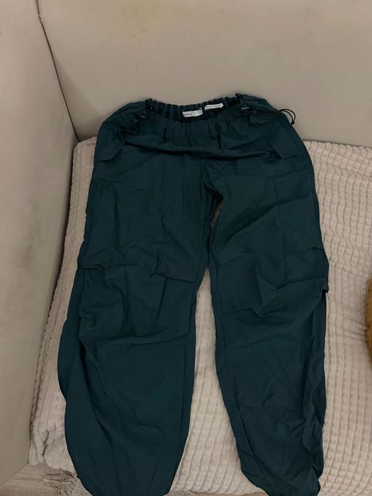 Штани парашути bershka