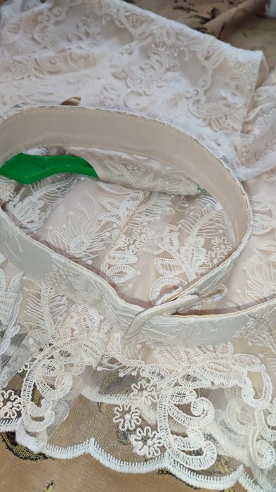 Нова мереживна сукня