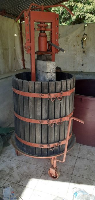 Prensa com macaco hidráulico