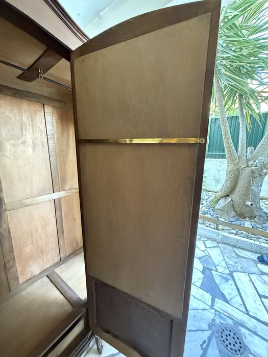 Roupeiro em madeira maciça