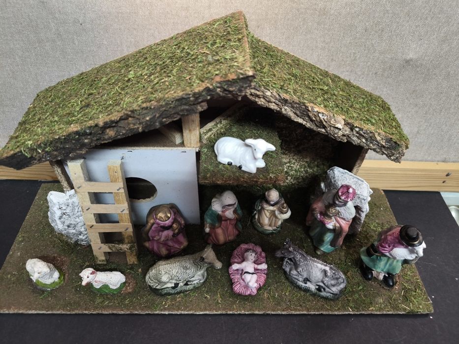 Presépio Natalício com Figuras
Presépio de Natal completo com várias f