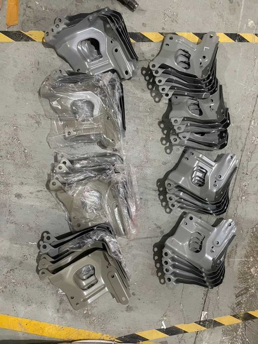 Окуляр кронштейн металевий лонжерона кузова Tesla Model 3 Y Новий