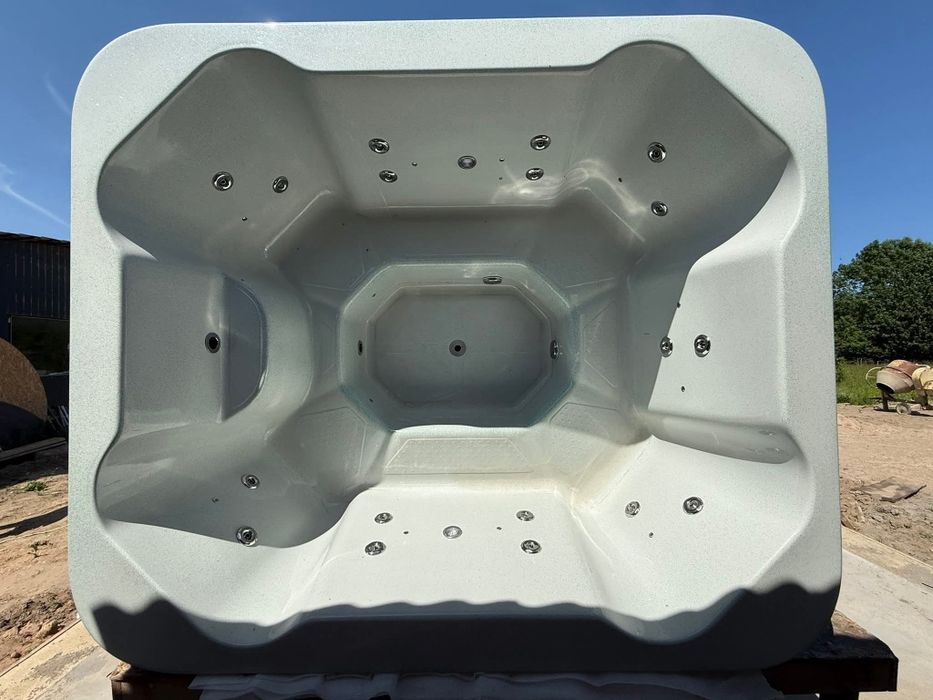 Balia ogrodowa Jacuzzi  Full opcja hydro i air KOMPLETNA 200 i 225