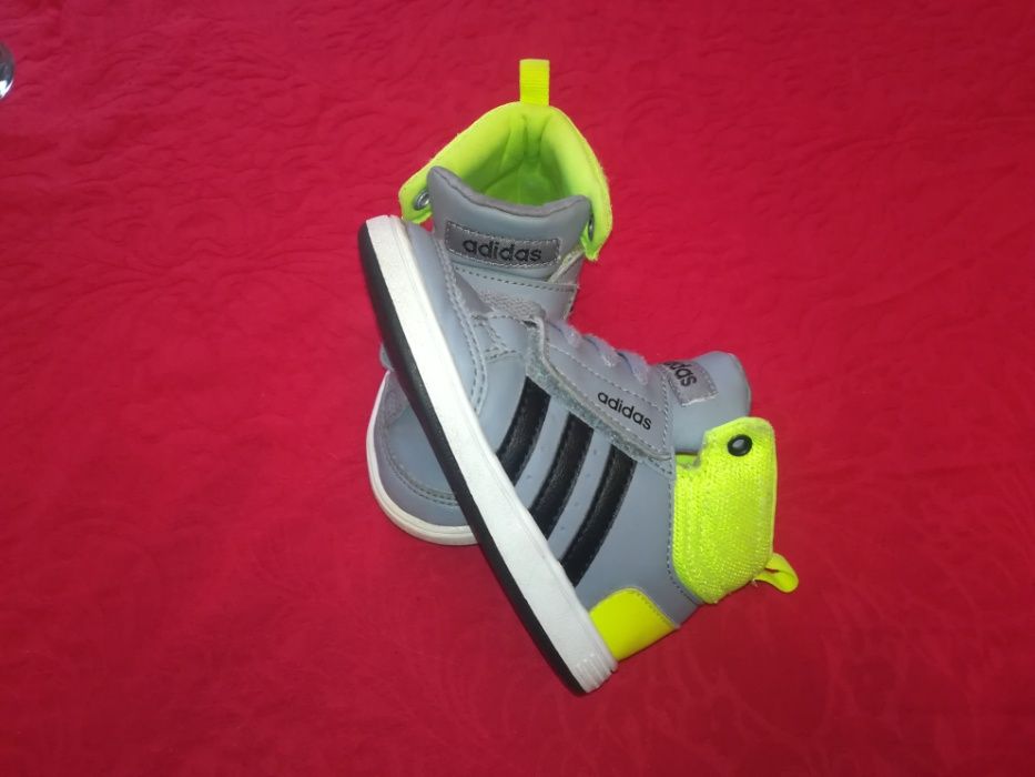 Ténis Botim Adidas 22