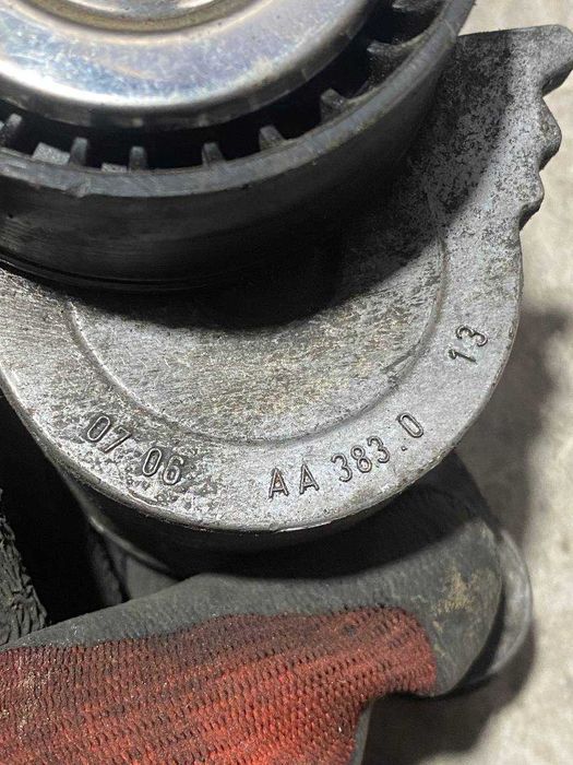 Натяжний ролик натягувач приводного ремня Mitsubishi Lancer X AA383013