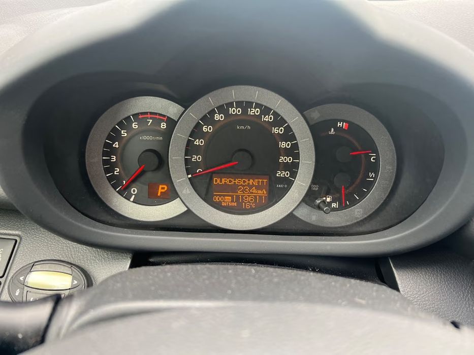 Toyota RAV-4 2012...
