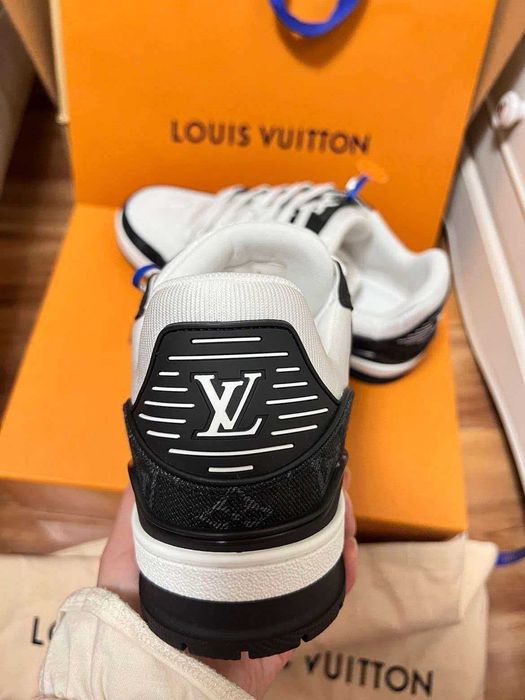 Louis Vuitton LV Trainer White Black r.41