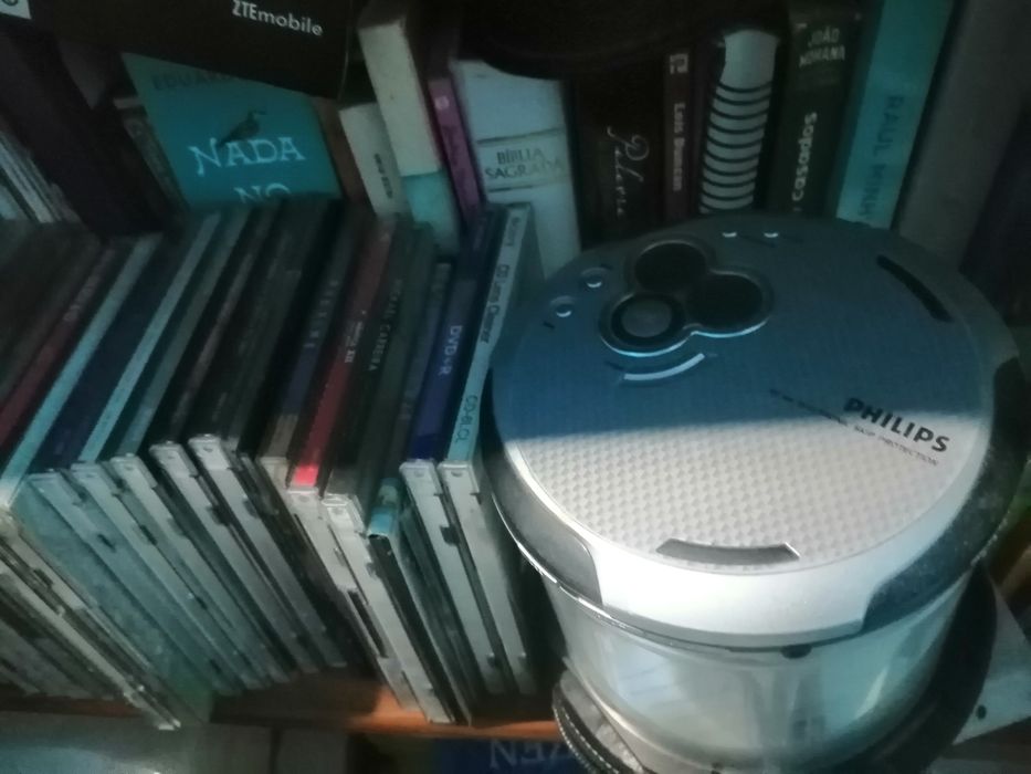 Leitor de CD com vários CDS incluidos