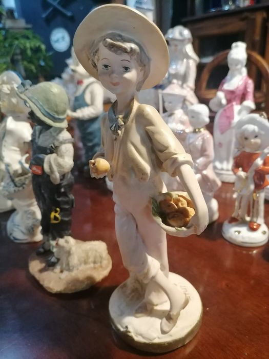 20 Bonecos de Porcelana