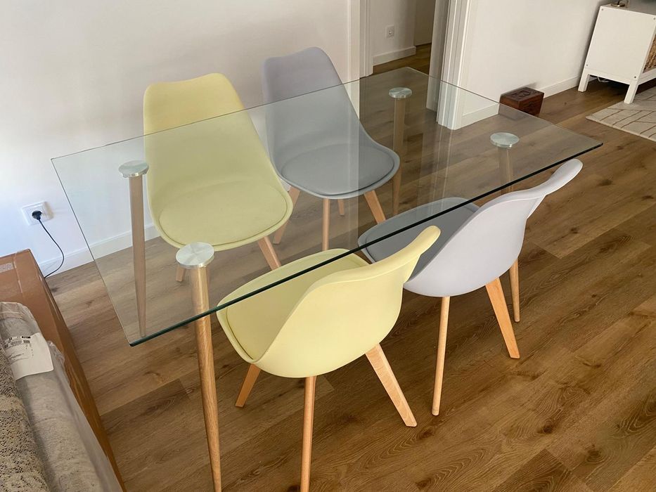Conjunto mesa e cadeiras