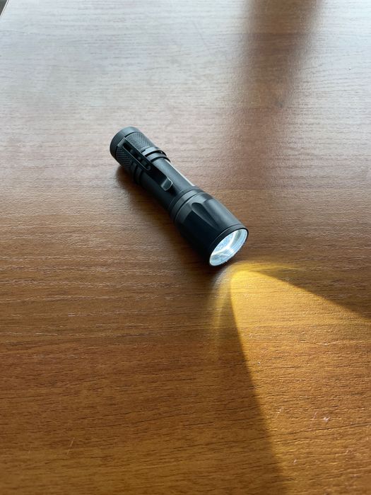 Фонарик з акумулятором