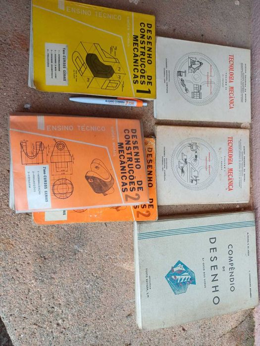 Livros escolares antigos