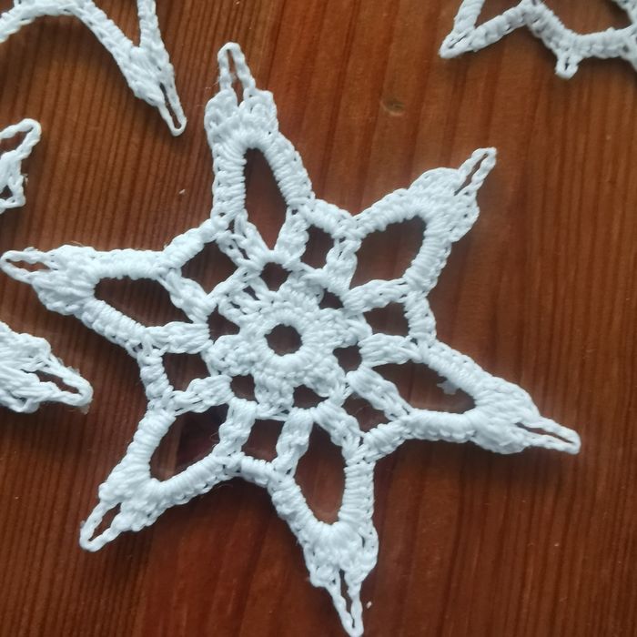 Urocze gwiazdki na choinkę ręcznie wykonane komplet 9 szt