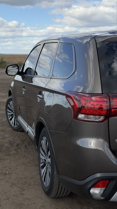 MITSUBISHI Outlander 2019