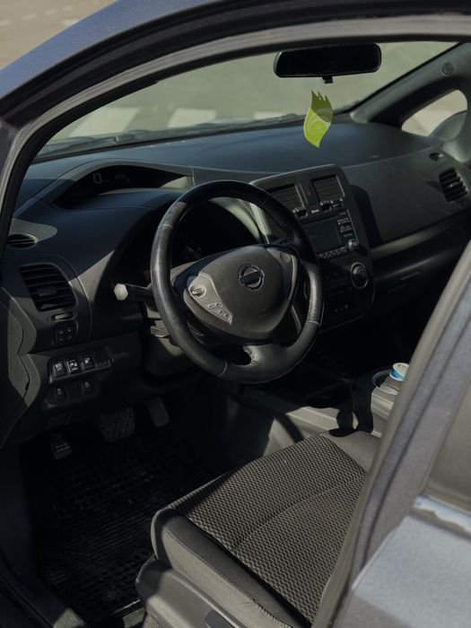 Аренда / прокат / оренда Nissan Leaf