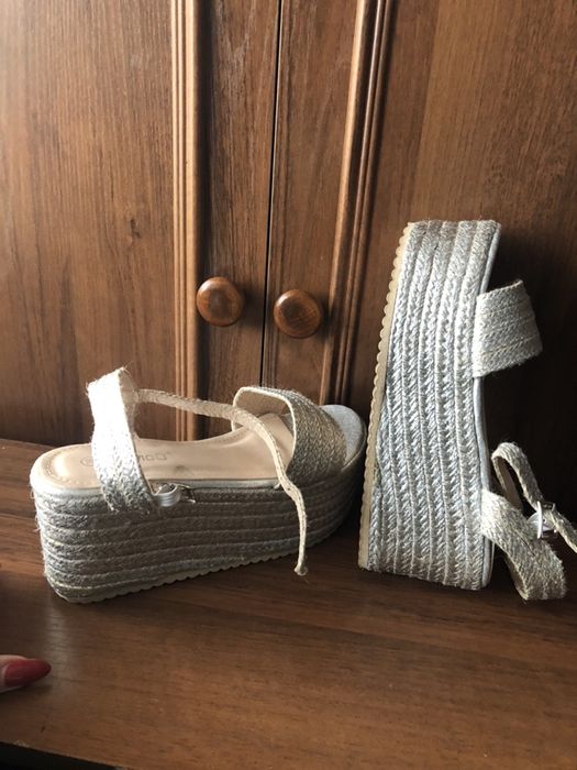 Босоножки жіночі