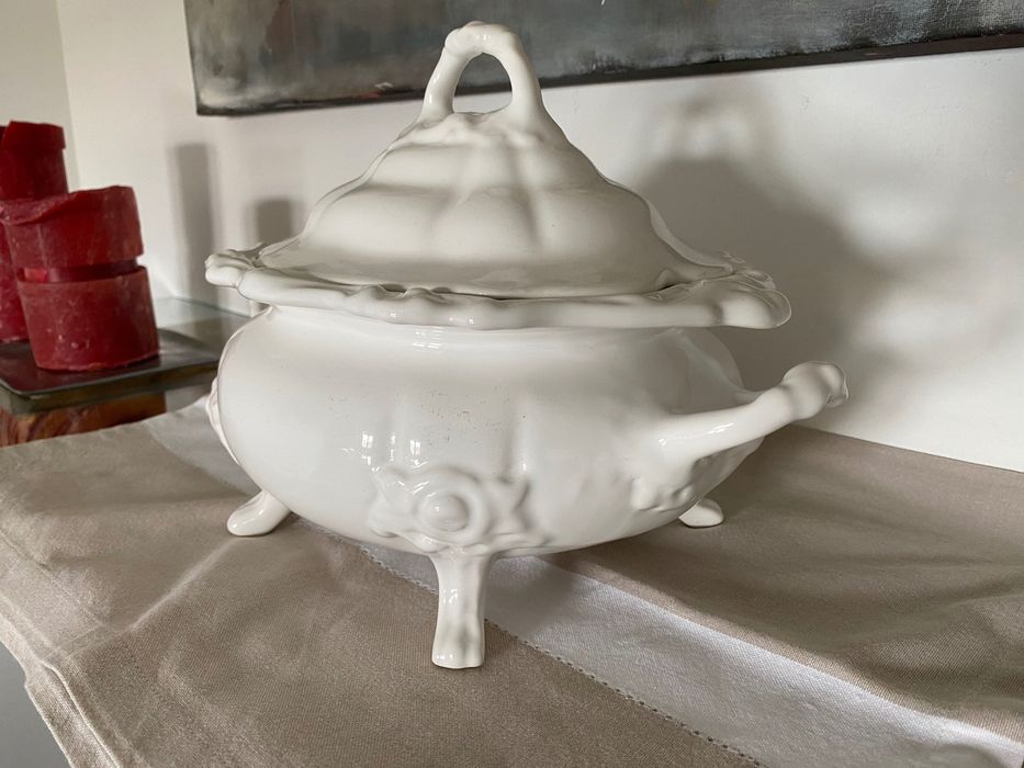 Terrina de servir ou decorativa, com medidas de 33cm x 23cm
