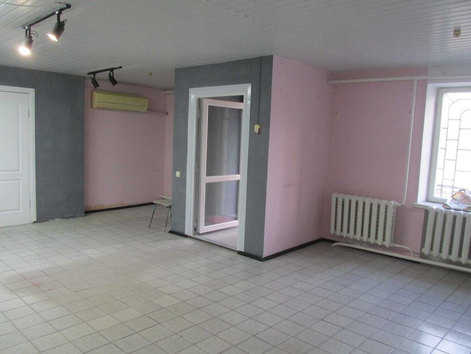 Продам приміщення під магазин, салон краси та ін. по вул. Коновальця