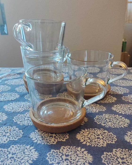 4 Canecas de Vidro + Bases de Cortiça