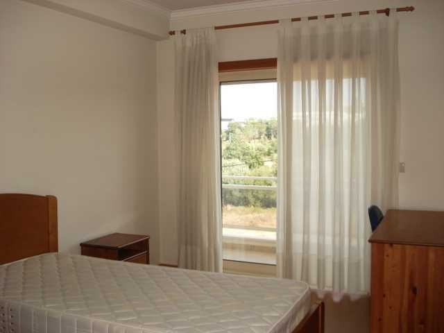 Alugo Quarto Leiria