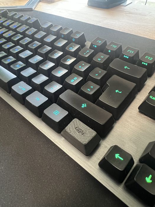Logitech G513 Carbon com Switches Romer-G Tactile - Usado
