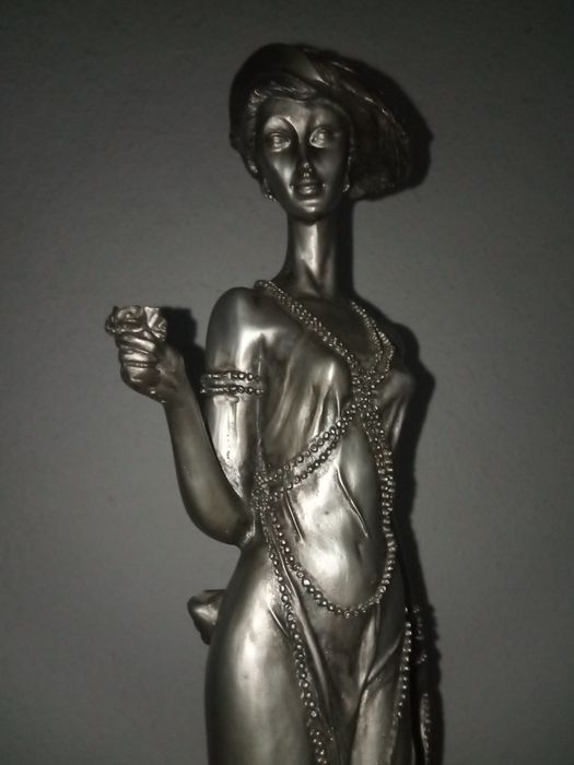 Imagem em cerâmica em tom de prata