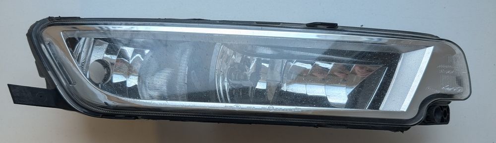 VW passat b 8 лівий підфарник, галогенний