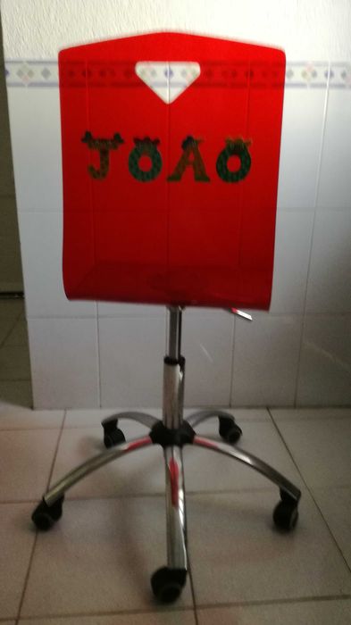 Cadeira acrílica de secretária