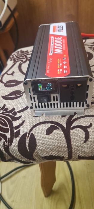 Інвентор 3000 вт 12/220 чиста синусоїда