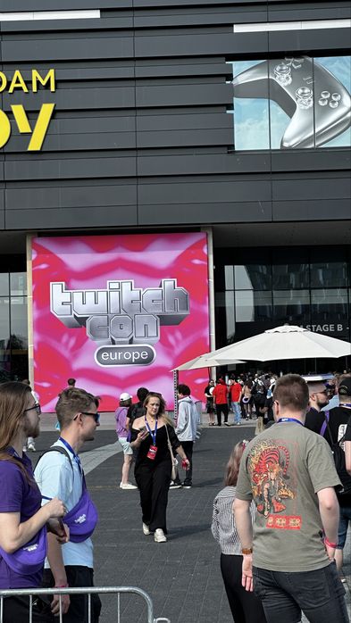 Minecraft Crafter Cape Code - TwitchCon Rotterdam 2026 Exclusive Java & Bedrock