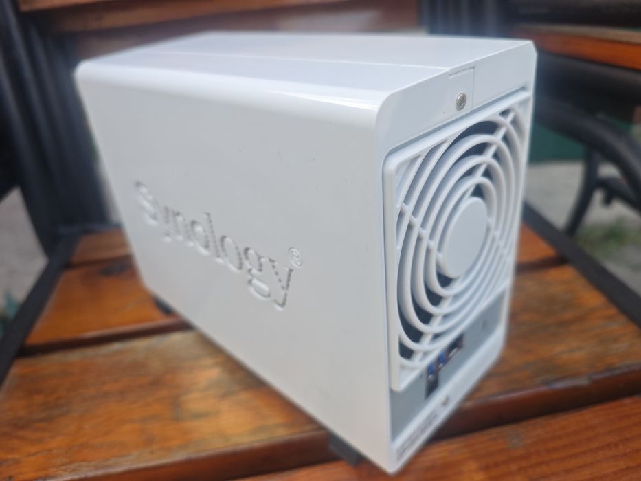 Продам NAS сховище Synology DS220j