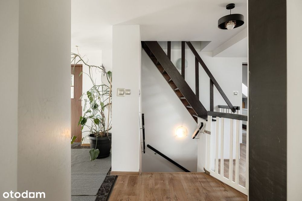 Dom Z Potencjałem I 259 M² Zabudowań Gospodarczych