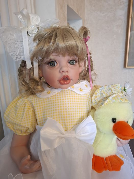 Коллекционная виниловая,кукла от Файзах Спанос