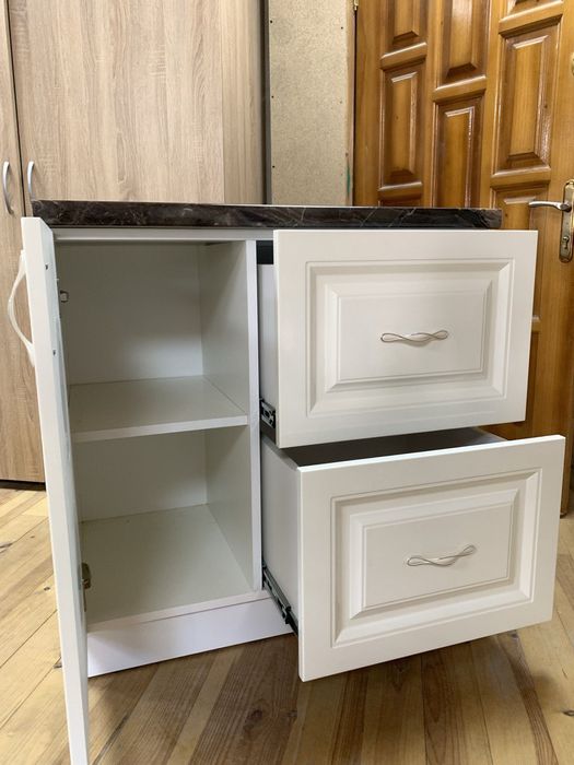 Тумба нова глянець.