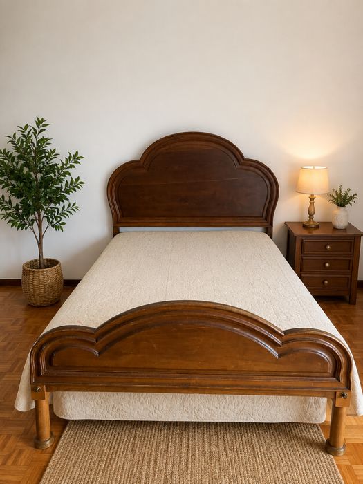 Cama de madeira maciça