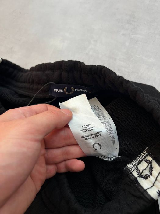 Шорти Fred Perry з лампасами