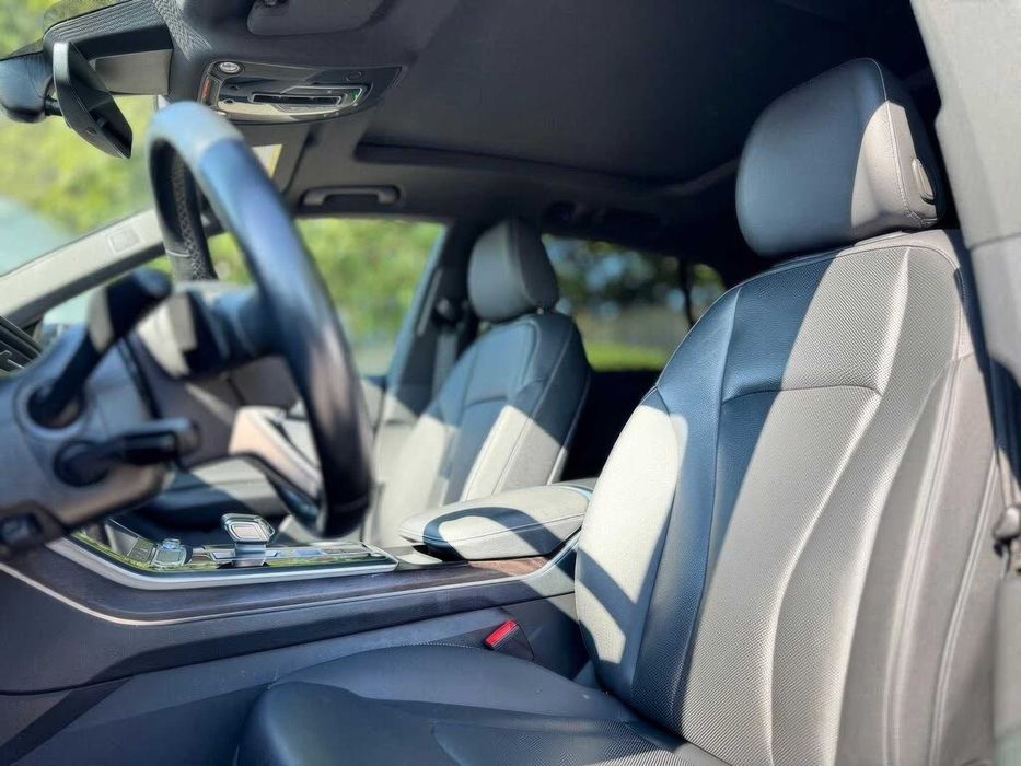Audi Q8 quattro Premium Plus      2021