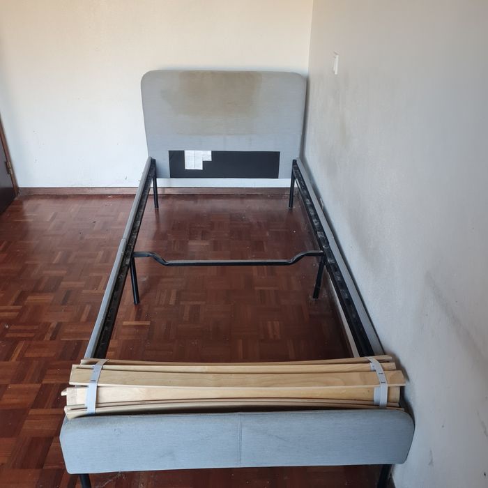 Cama de solteiro (Ikea) com madidas 200*90 cm