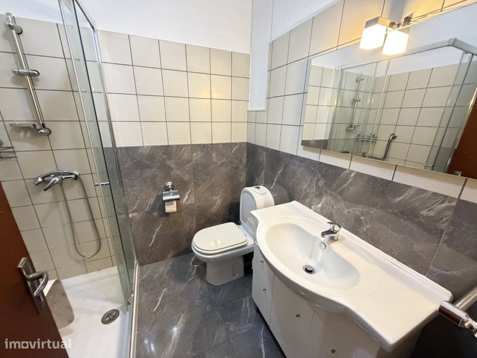 Apartamento T2 | Praça Do Metro De Alfornelos