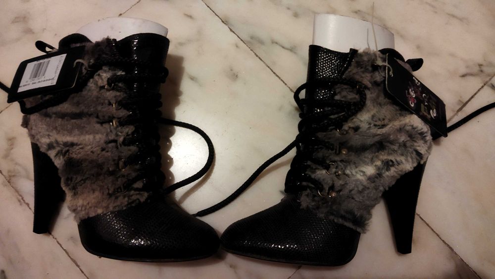Sapatos NOVOS com etiqueta Custo Barcelona sola de couro (tamanho 37)
