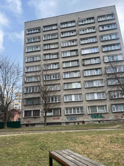 Продаж 1 кімнати вул. Патона в гуртожитку