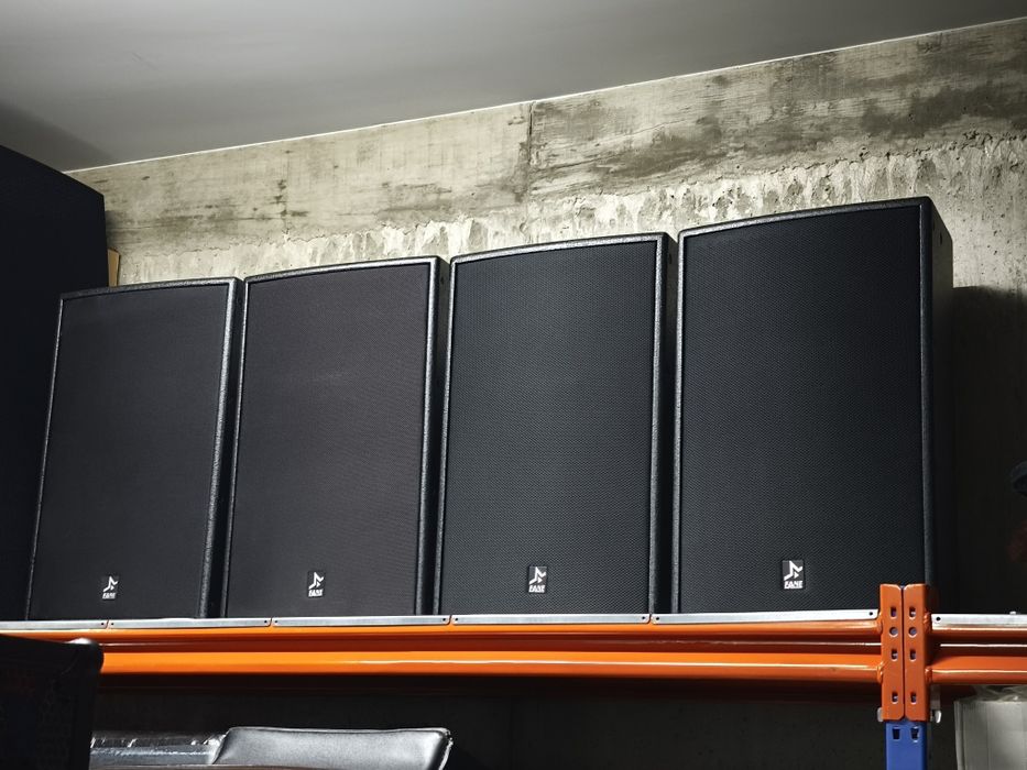 Vendo 5 subwoofers duplos  FANE SV215s e 4 tops FANE SV 12 - Inglês