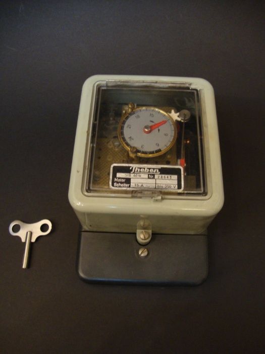 Chocalho antigo pintado à mão