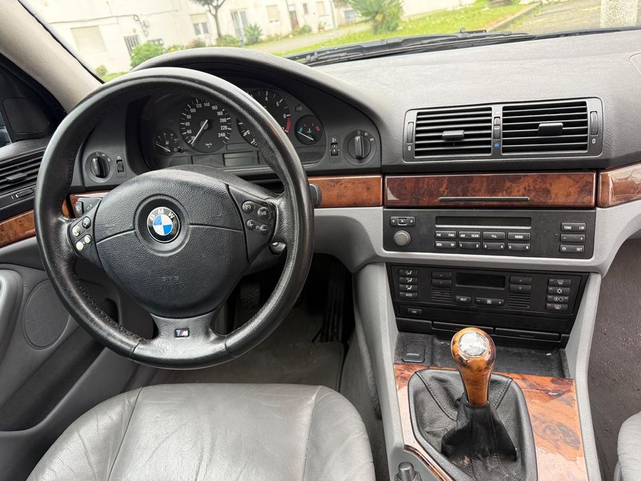 BMW 520i em ótimo estado pouco rodado