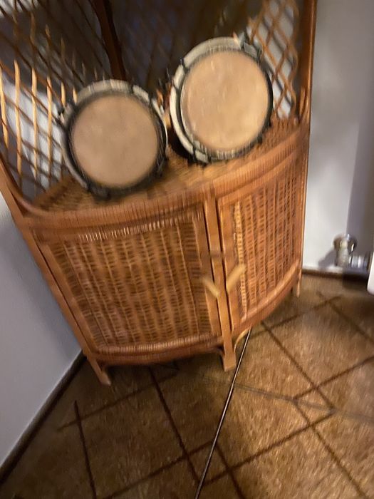 Móvel de canto em vime